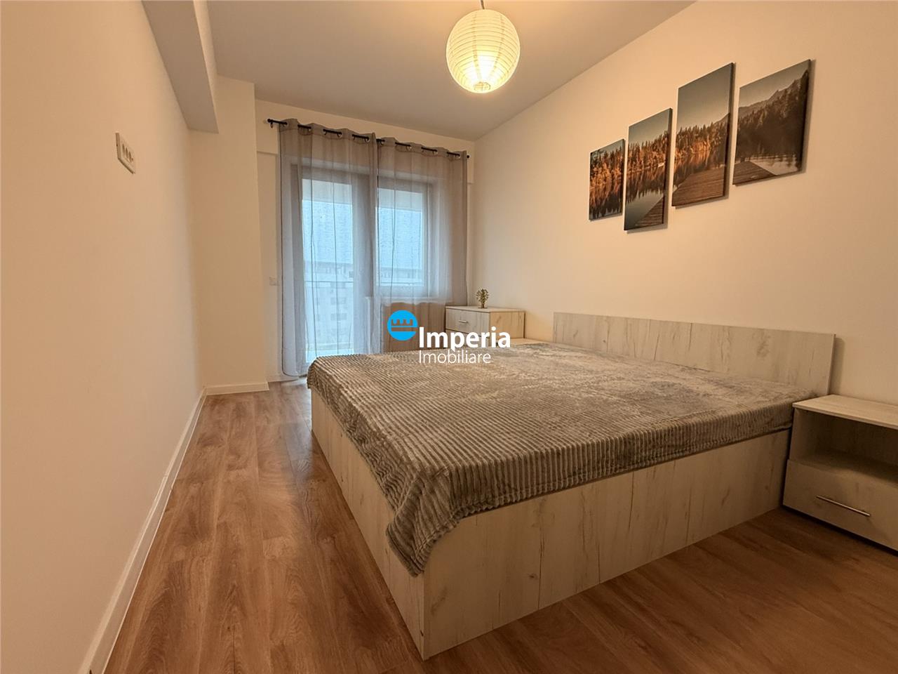 Inchiriez apartament 3 camere, open space, Zona Podul de Fier Complex Roua Residence