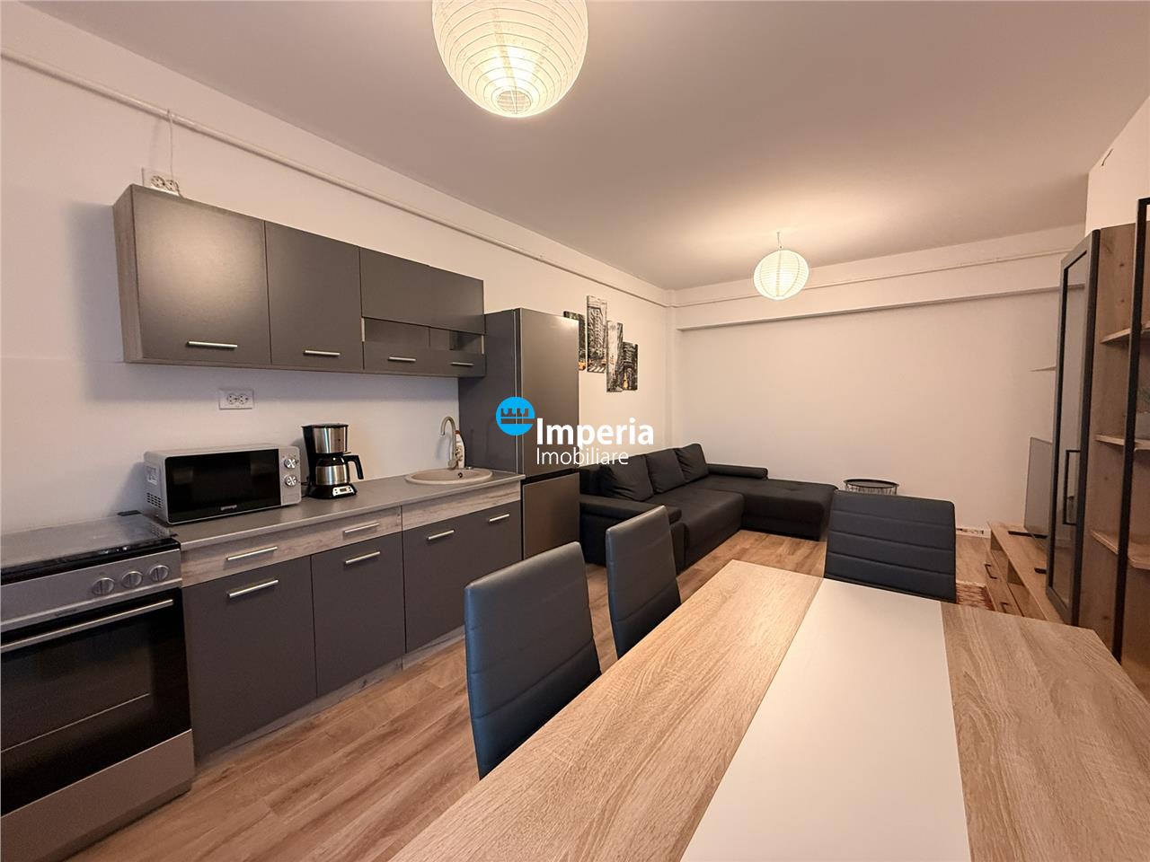 Inchiriez apartament 3 camere, open space, Zona Podul de Fier Complex Roua Residence
