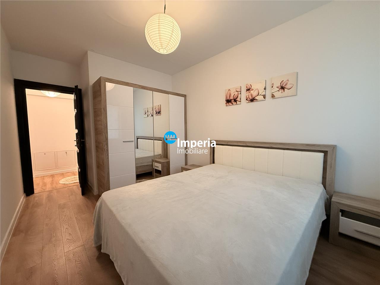 Inchiriez apartament 3 camere, open space, Zona Podul de Fier Complex Roua Residence