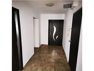 Apartament cu 3 camere decomandat de vanzare Tatarasi