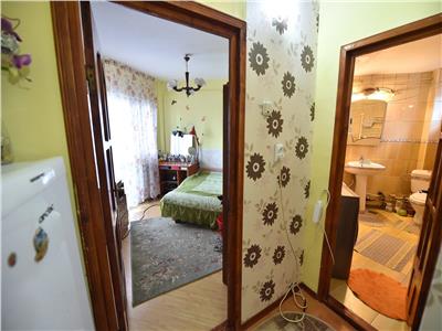 Apartament cu 3 camere, decomandat, de vanzare, in zona Dacia