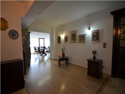 inchiriez apartament 4 camere, decomandat, in zona centru - bl stefan cel mare Iasi