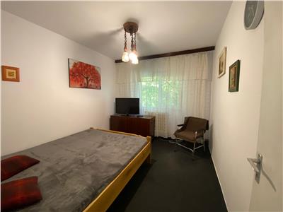 Inchiriez apartament 3 camere, decomandat, Nicolina  Prima Statie