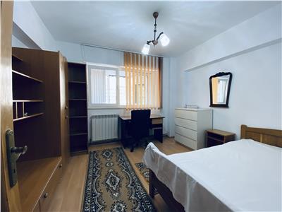 Inchiriez apartament 3 cam, decomandat, zona Centru  Stefan Cel Mare