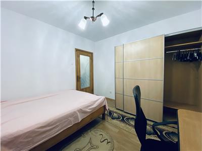 Inchiriez apartament 3 cam, decomandat, zona Centru  Stefan Cel Mare