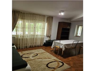 inchiriez apartament 3 camera, d, zona podul de fier Iasi