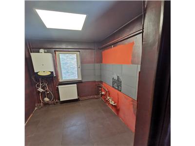 Apartament cu 3 camere, semidecomandat, et 3/4, Mircea cel Batran