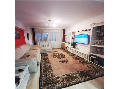 apartament cu 4 camere transformat in 3 camere, de vanzare in zona nicolina rond vechi Iasi