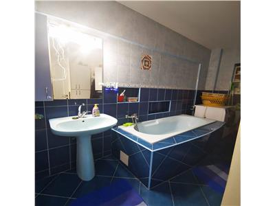 Apartament cu 4 camere transformat in 3 camere, de vanzare in zona Nicolina Rond Vechi