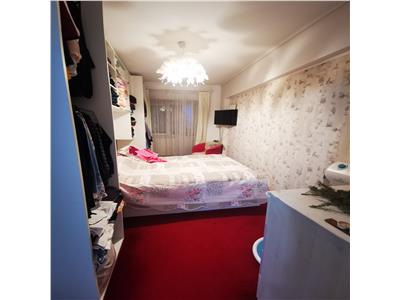 Apartament cu 4 camere transformat in 3 camere, de vanzare in zona Nicolina Rond Vechi