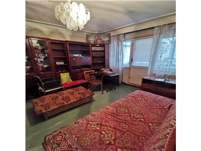 Apartament cu 3 camere, semidecomandat, et 1/4, Mircea cel Batran
