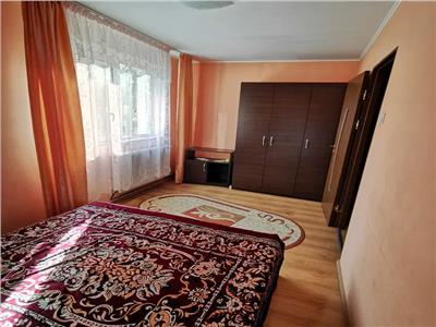 Apartament cu 3 camere, nedecomandat, etaj 3/4, Alexandru cel bun, Pt Voievozilor