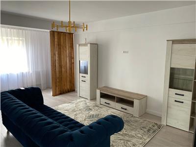 Inchiriez apartament 3 camere, decomandat zona Bucsinescu