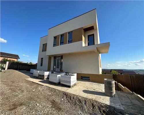 Vila in Valea Lupului, cu 6 camere, 3 bai, 268 mp, 450 mp teren