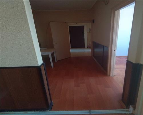Apartament cu 3 camere, decomandat, etaj 5/10, Mircea cel Batran