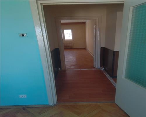Apartament cu 3 camere, decomandat, etaj 5/10, Mircea cel Batran