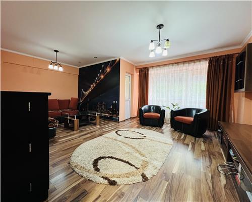Inchiriez apartament 3 camere, decomandat,  Pacurari - Petru  Poni