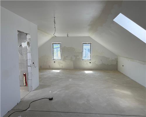 Casa P 3/4 cam. Mansarda, 685 teren,  Legaga Ciurbesti