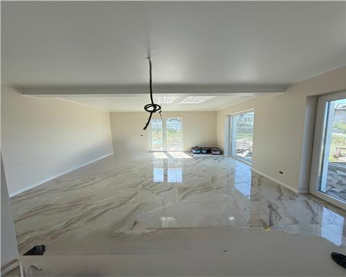 Casa P 3/4 cam. Mansarda, 685 teren,  Legaga Ciurbesti