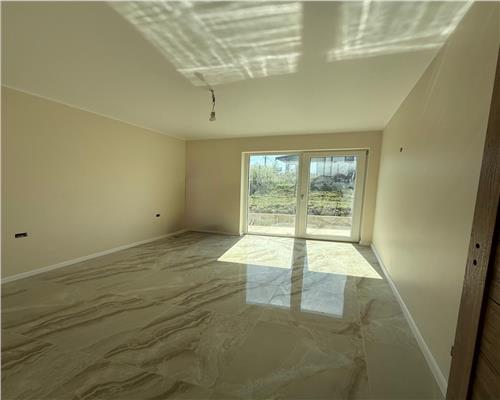 Casa P 3/4 cam. Mansarda, 685 teren,  Legaga Ciurbesti