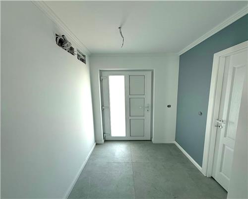 Vila premium P+E 4 cam, asfalt, canalizare, vede lac, Ciurbesti Miroslava