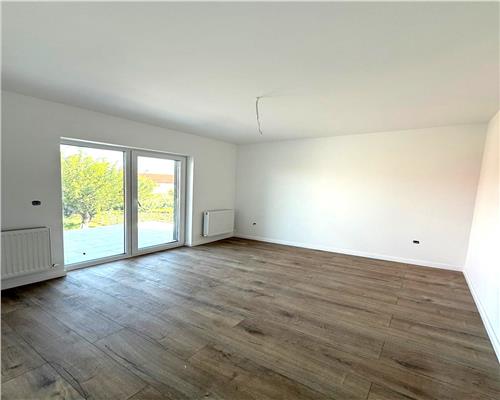 Vila premium P+E 4 cam, asfalt, canalizare, vede lac, Ciurbesti Miroslava