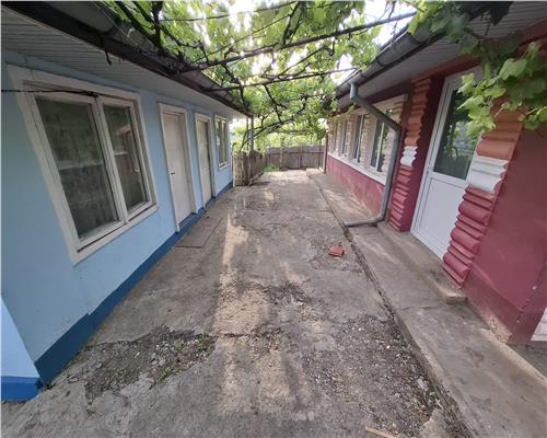 Casa batraneasca cu 1300 mp teren Chicerea Tomesti