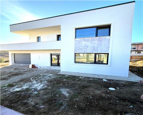 Vila , P+E, Garaj, vedere lac Ezareni,  450 teren Valea Adanca