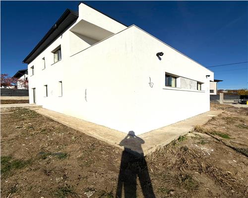 Vila , P+E, Garaj, vedere lac Ezareni,  450 teren Valea Adanca