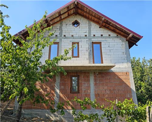 Casa individuala de vanzare in zona Barnova