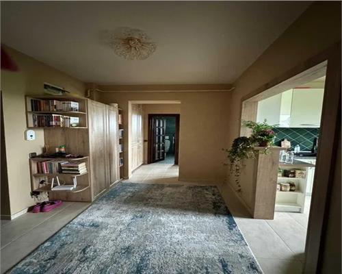 Apartament 2 cam, decomandat, de vanzare in zona Bucium