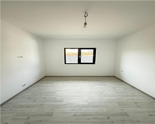 Casa P, 4 cam, 2 bai, beci, Miroslava Iasi