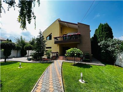 Casa cu teren generos, foisor si panouri fotovoltaice in Bucium Barnova