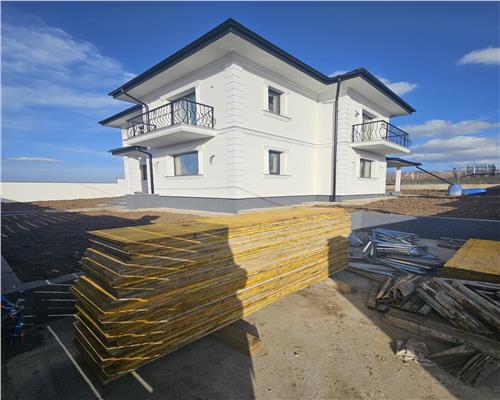 Locuinta moderna cu teren generos in Bucium – Visan