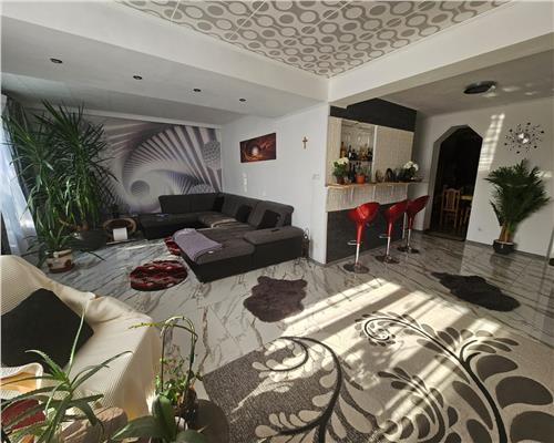 Casa eleganta in Bucium – Lidl, curte frumos amenajata si vegetatie matura