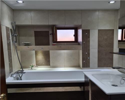 Inchiriez apartament 3 cam, decomandat, zona Podu Ros  Cantemir