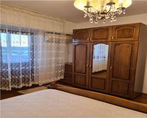 Inchiriez apartament 3 cam, decomandat, zona Podu Ros  Cantemir