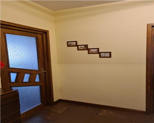 Inchiriez apartament 3 cam, decomandat, zona Podu Ros  Cantemir