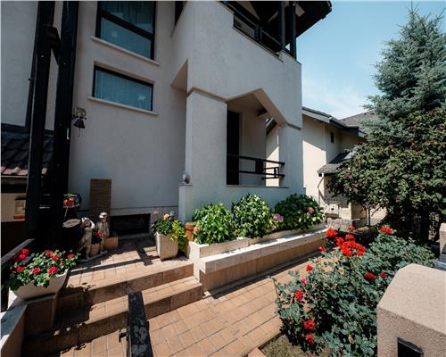 Casa deosebita cu gradina amenajata si panouri fotovoltaice – Bucium Post Control