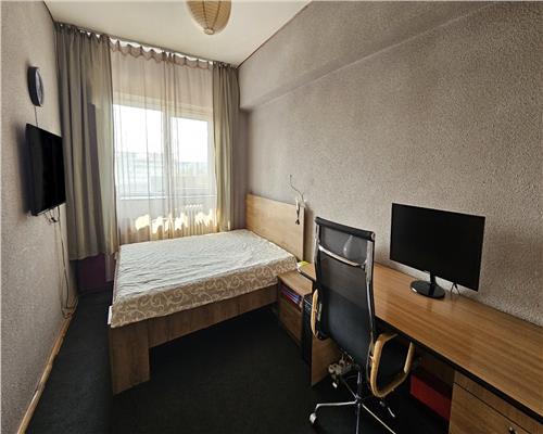 Ocazie! Apartament spațios, 3 camere, decomandat – Str. Gării