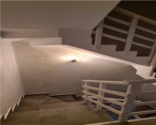 Inchiriez casa insiruita 4 cam, decomandat, zona Capat Cug  Valea Adanca