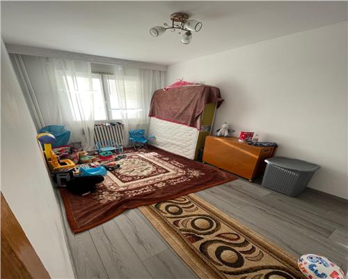 Apartament 3 camere semidecomandat, 67 mp, Podu Ros!