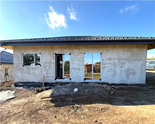 Casa Parter – 3 dormitoare, 2 bai, 92 mp utili – Zona Horpaz