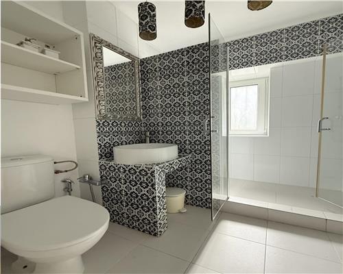 Apartament 4 camere + living, 120 mp + terasă 50 mp Zona Fundație