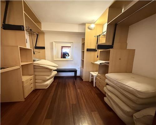 Apartament 4 camere + living, 120 mp + terasă 50 mp Zona Fundație