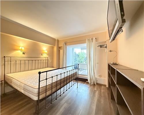 Apartament 4 camere + living, 120 mp + terasă 50 mp Zona Fundație