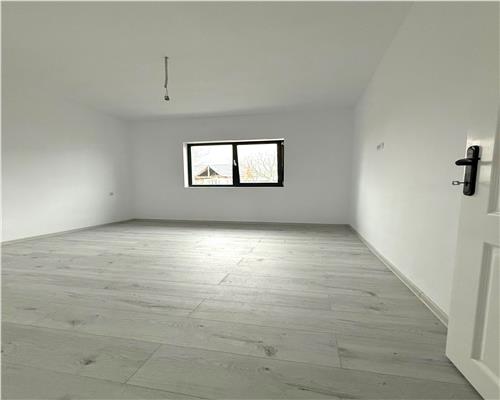 Vila de Vis Casa Ciurbesti – 3 Camere, 500 mp Teren, Liniste si Confort!