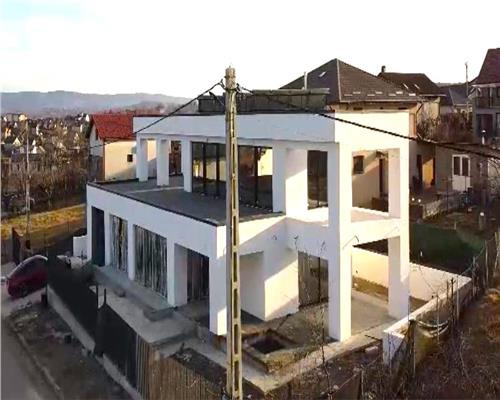 Casă eficientă energetic, cu sistem trifazat EV și tehnologii de top – Vedere la lac Ezareni Horpaz