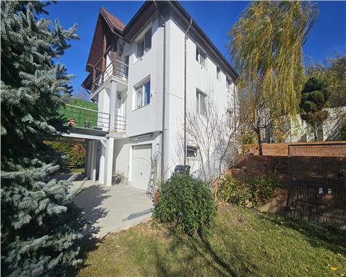 Vila duplex cu 3 dormitoare, curte 300 mp și priveliste superba Iasi