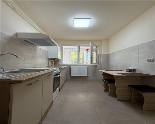 Apartament 2 cam,  semi  decomandat, de vanzare zona Tatarasi  Ateneu